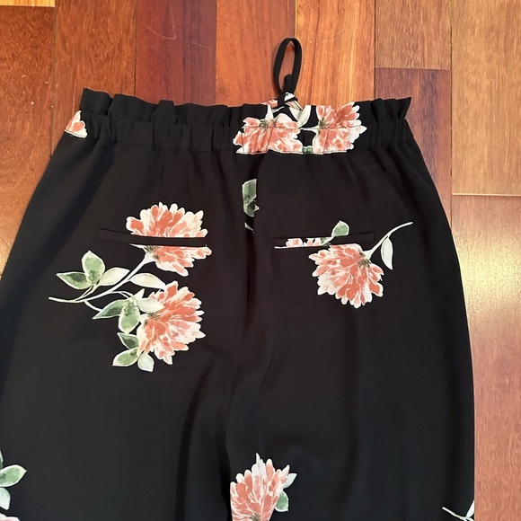 Dynamite | Black and pink floral wise leg pants size large - Picture 4 of 6